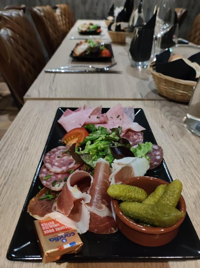 Hotel Cafe Du Palais 또농-레-방 외부 사진